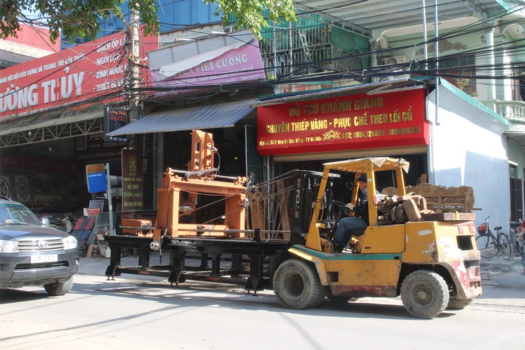 Bàn giao máy CNC 5 trục cho khách hàng ở Sơn Đồng