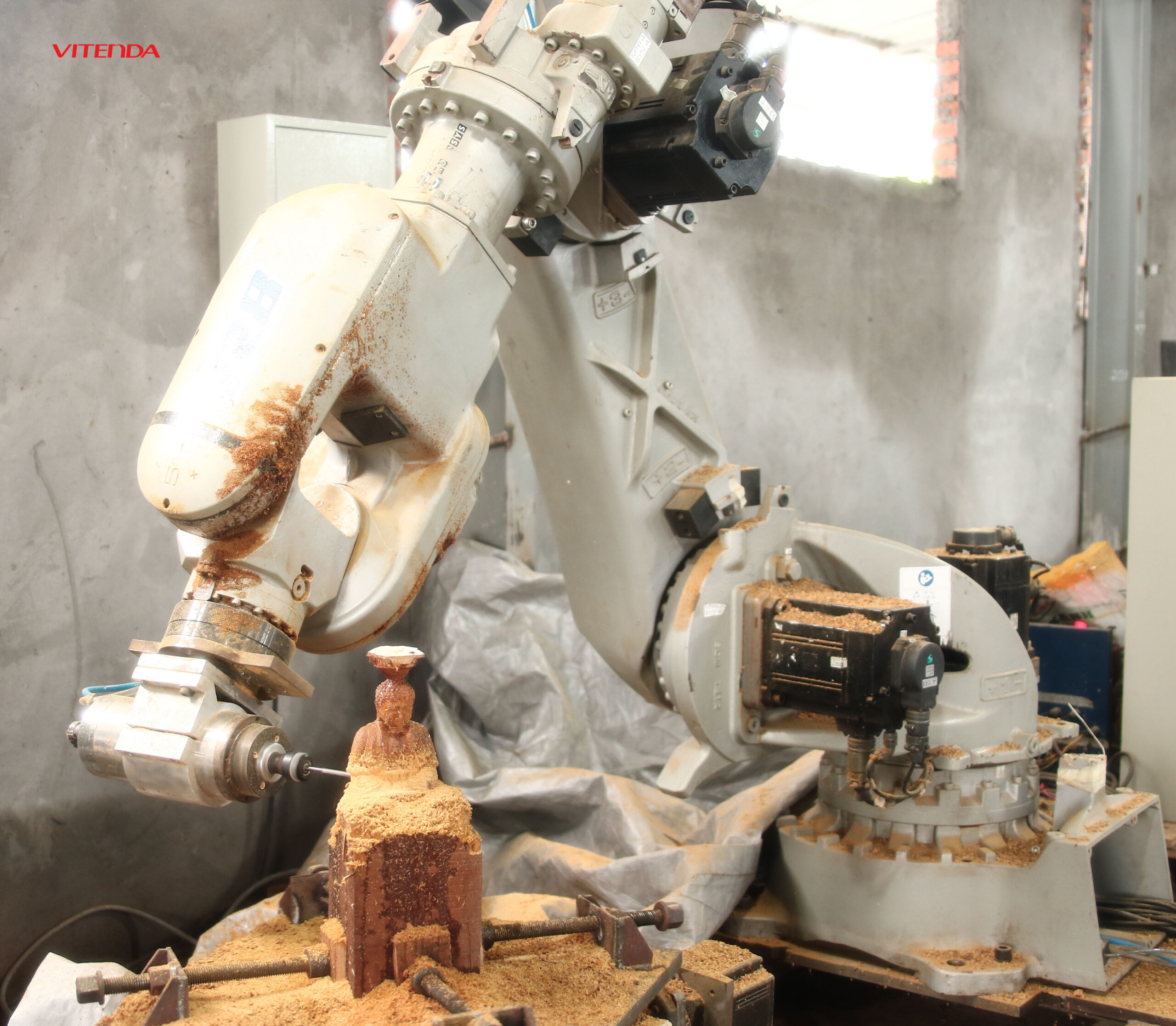 Robot điêu khắc gỗ