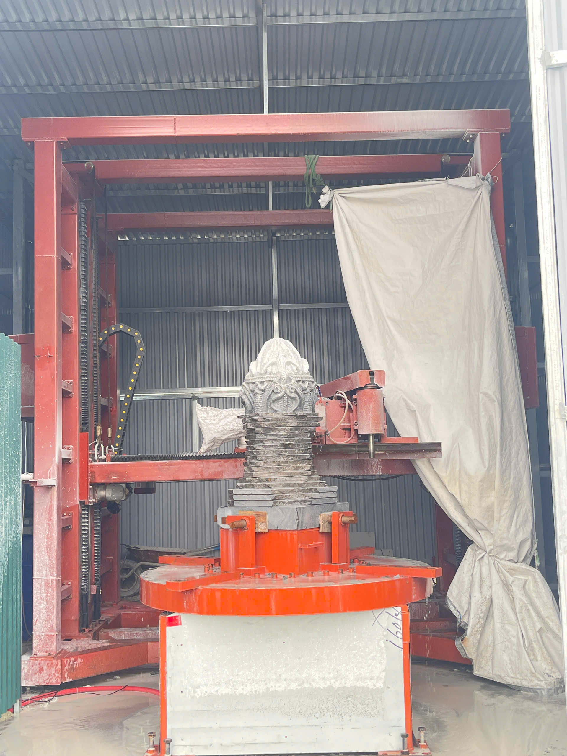 Máy CNC 5 trục điêu khắc đá có đĩa cưa lưỡi phá thô