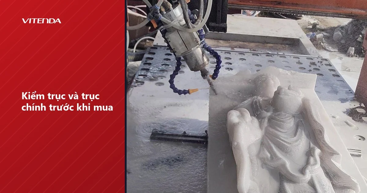 Trục chính máy CNC Vitenda đang đục phôi đá trắng, vùng cần quan sát độ rung và tiếng ồn khi kiểm máy cũ